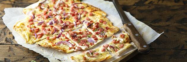 Lag en løkpai med bacon som i Alsace - den berømte tarte flambee