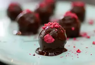 Disse sjokoladebollene lager du på et øyeblikk og de får bein å gå på