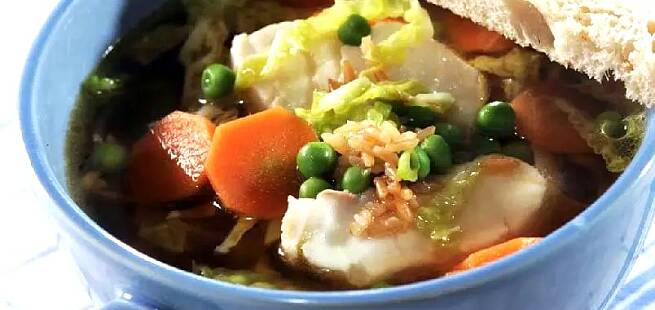 Klar fiskesuppe med ris