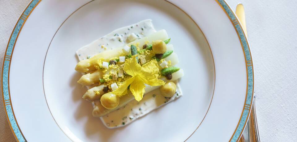 Fortryllende champagneaften på Nedre Foss Gård