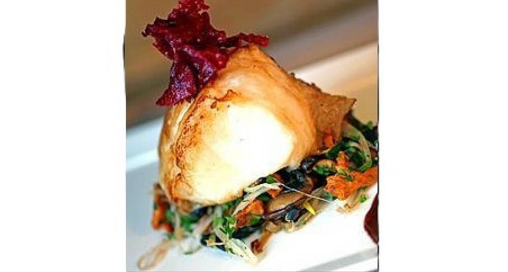 Lardostekt brosme med sopp, madeiraglace og rødbetecrisp