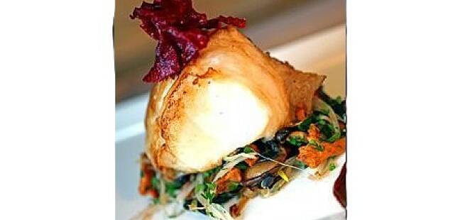 Lardostekt brosme med sopp, madeiraglace og rødbetecrisp