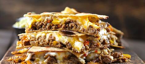 Smeltet ost og sprøstekt tortilla går i en egen mage: Grillet quesedilla med chorizo