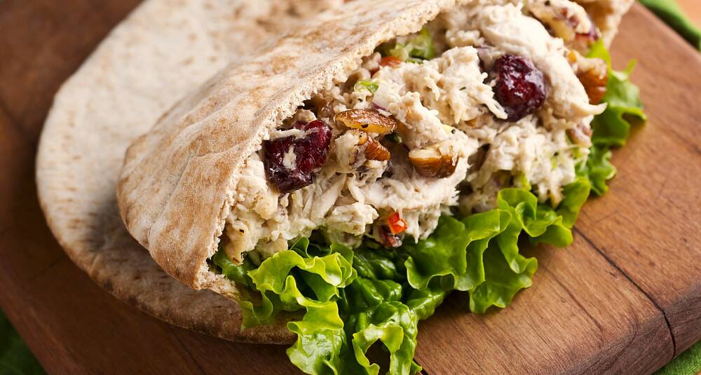 Kyllingsalat i pitabrød