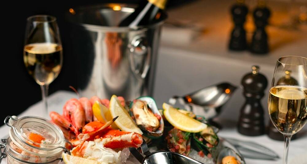 Eksklusiv sjømataften med de lekreste champagner og andre bobler i glasset