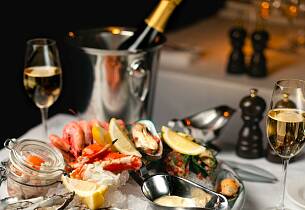 Eksklusiv sjømataften med de lekreste champagner og andre bobler i glasset