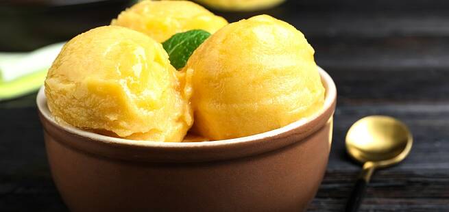 Slik lager du mangosorbet