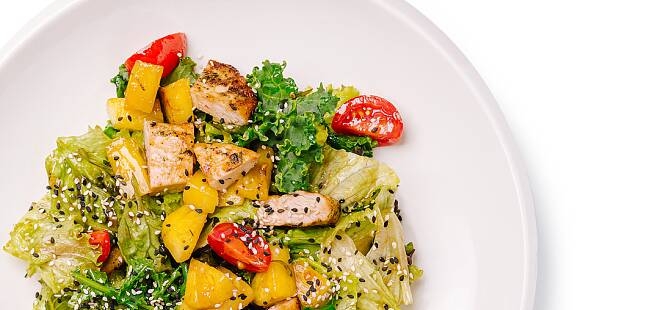 Kyllingsalat med sommerlige frukter