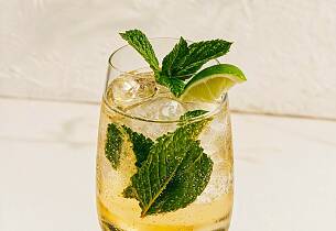 Empress Hylleblomst Spritz - alkoholfri drinkoppskrift